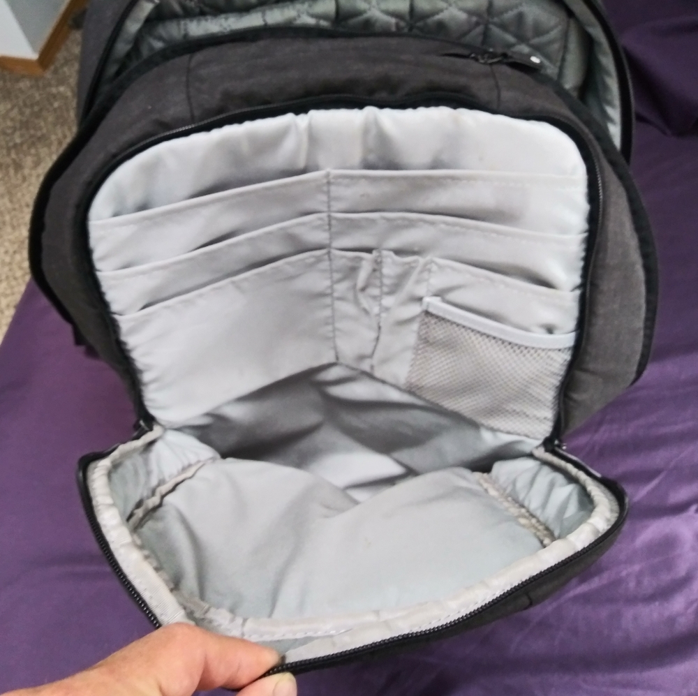 Incase Tablet/Notebook Backpack - Picture 4 of 10